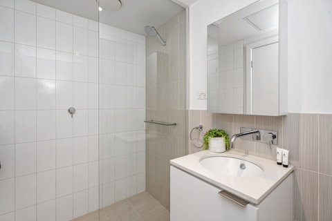 Complete Host Tiara Apartments - Melbourne Tourism 33