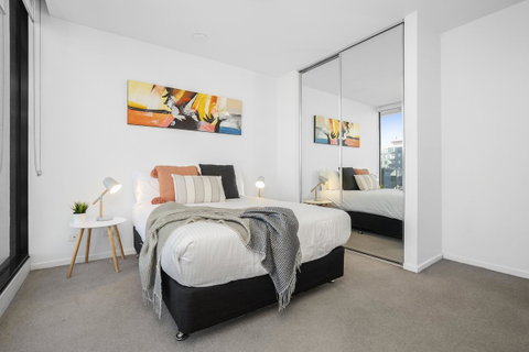 Complete Host Tiara Apartments - Melbourne Tourism 13