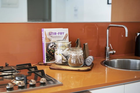Complete Host Tiara Apartments - Melbourne Tourism 6