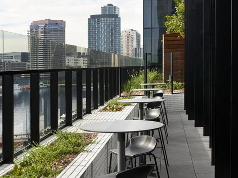 Vibe Hotel Melbourne Docklands - Melbourne Tourism 21