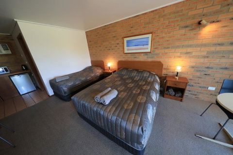 Quays Motel San Remo - Melbourne Tourism 1