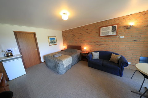 Quays Motel San Remo - Melbourne Tourism 13