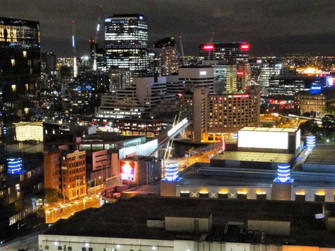 Cloud9 Luxury Apartments - Melbourne Tourism 3