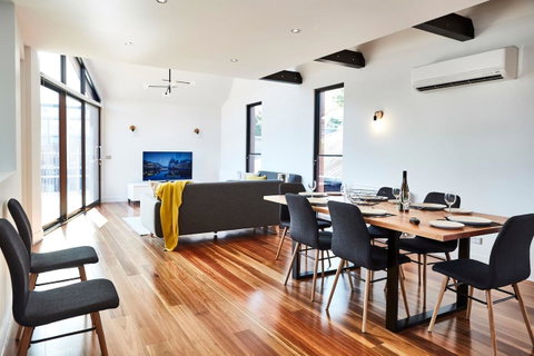 Richmond Â· 3 Level Architecturally Designed Richmond House - Melbourne Tourism 2