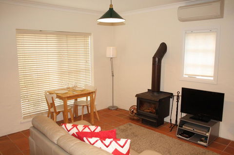 Merrimeet Cottages - Melbourne Tourism 24