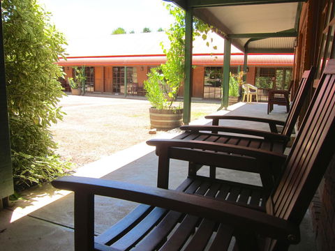 The Harrietville Snowline Hotel - Melbourne Tourism 6