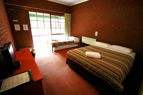 The Harrietville Snowline Hotel - Melbourne Tourism 7
