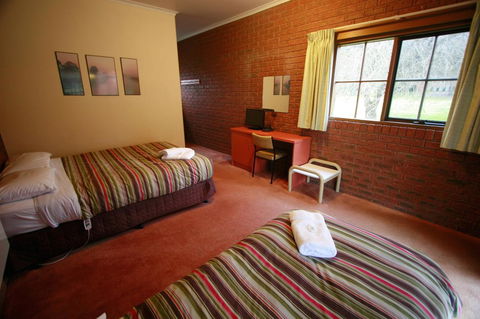 The Harrietville Snowline Hotel - Melbourne Tourism 2