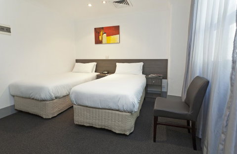 Causeway Inn On The Mall - Melbourne Tourism 16