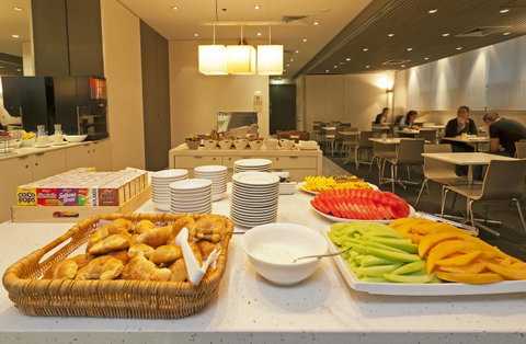 Causeway Inn On The Mall - Melbourne Tourism 22