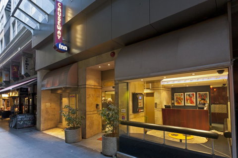 Causeway Inn On The Mall - Melbourne Tourism 6