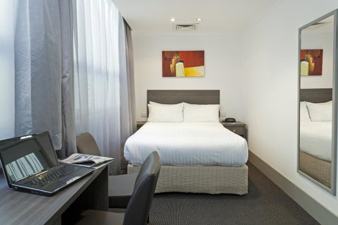 Causeway Inn On The Mall - Melbourne Tourism 14