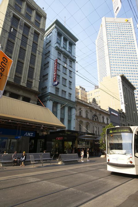 Causeway Inn On The Mall - Melbourne Tourism 23