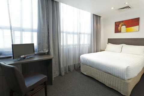 Causeway Inn On The Mall - Melbourne Tourism 13