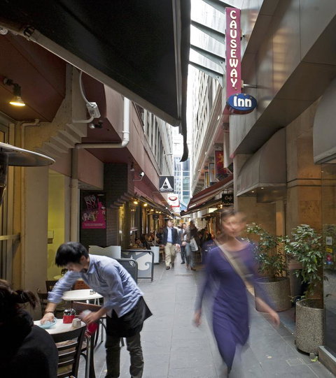 Causeway Inn On The Mall - Melbourne Tourism 3