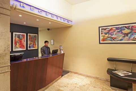 Causeway Inn On The Mall - Melbourne Tourism 4