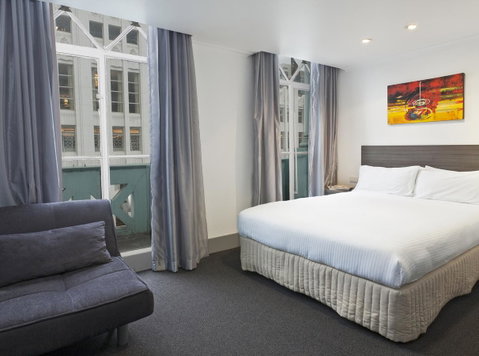 Causeway Inn On The Mall - Melbourne Tourism 0