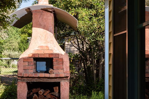 The Orchard House - Melbourne Tourism 9