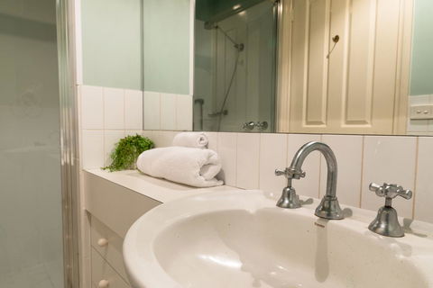 The Orchard House - Melbourne Tourism 4