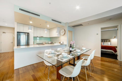 Signature Waterfront Apartments - Melbourne Tourism 13