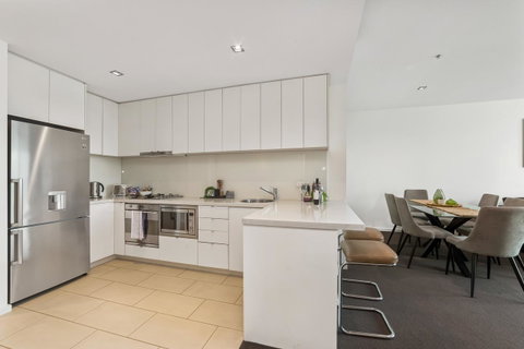 Signature Waterfront Apartments - Melbourne Tourism 24