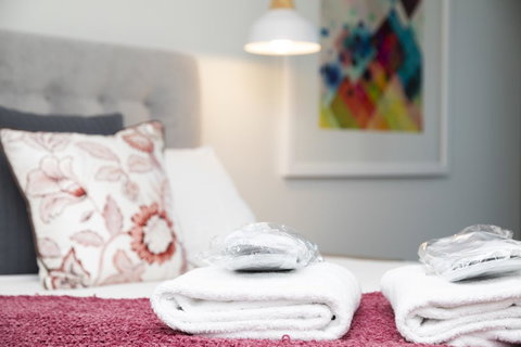Signature Waterfront Apartments - Melbourne Tourism 6