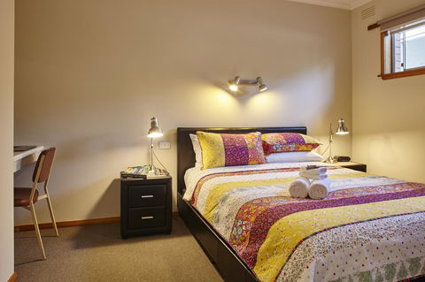 Goldfield Holiday Units - Melbourne Tourism 1