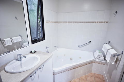 Goldfield Holiday Units - Melbourne Tourism 15