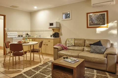 Goldfield Holiday Units - Melbourne Tourism 10