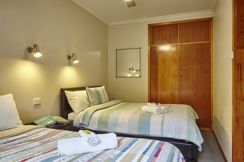 Goldfield Holiday Units - Melbourne Tourism 3