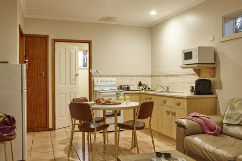 Goldfield Holiday Units - Melbourne Tourism 7