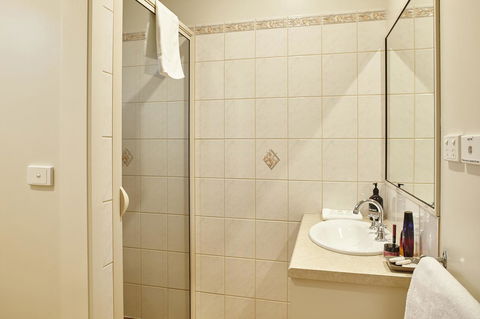 Goldfield Holiday Units - Melbourne Tourism 6