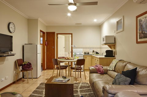 Goldfield Holiday Units - Melbourne Tourism 9