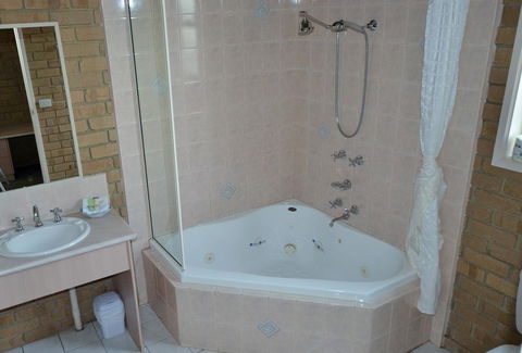 Tropicana Motor Inn - Melbourne Tourism 13