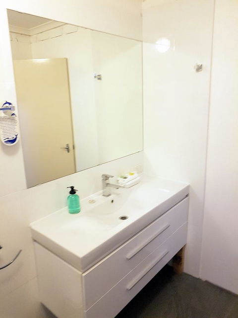 Tropicana Motor Inn - Melbourne Tourism 31