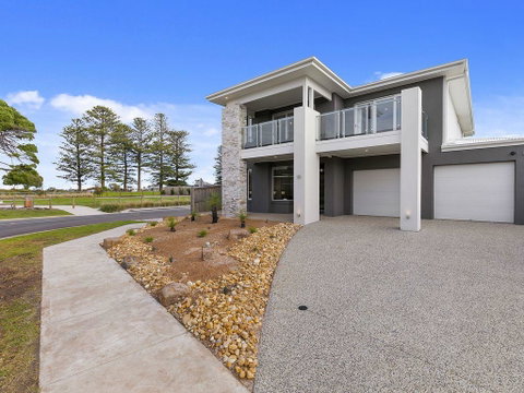 Bunya By The Sea - Melbourne Tourism 0
