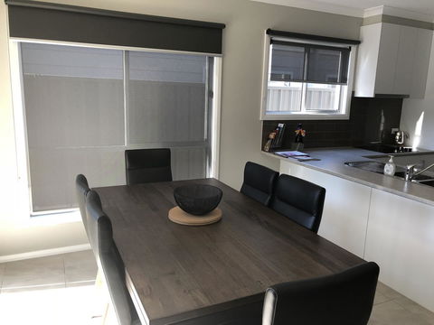 Luxury Abalina Cottages - Melbourne Tourism 21