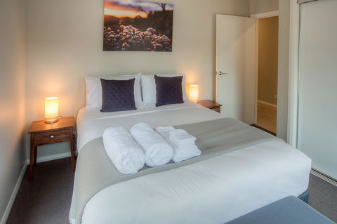 Luxury Abalina Cottages - Melbourne Tourism 9