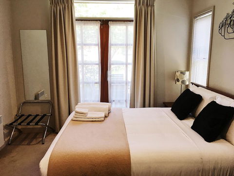 Luxury Abalina Cottages - Melbourne Tourism 4