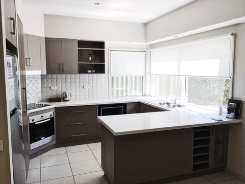 Luxury Abalina Cottages - Melbourne Tourism 5