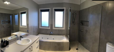 Luxury Abalina Cottages - Melbourne Tourism 14