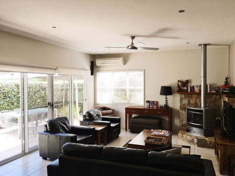 Luxury Abalina Cottages - Melbourne Tourism 6