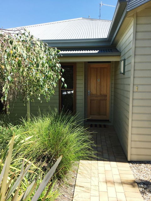 Luxury Abalina Cottages - Melbourne Tourism 36