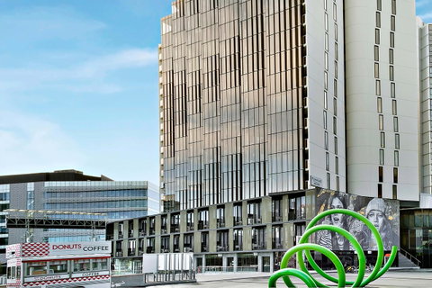 Peppers Docklands - Melbourne Tourism 1
