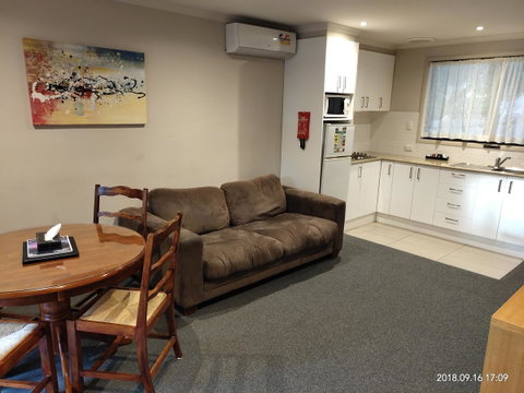 Coachman Motel And Holiday Units - Melbourne Tourism 43