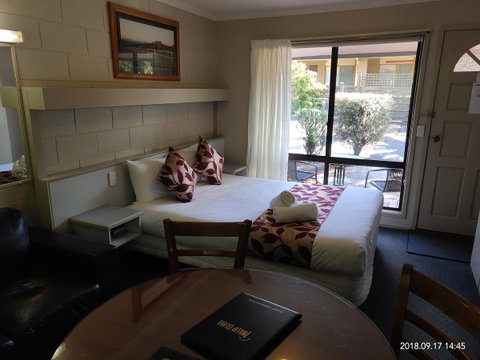Coachman Motel And Holiday Units - Melbourne Tourism 35