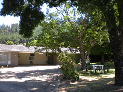 Willow Dene Holiday Apartments - Melbourne Tourism 12
