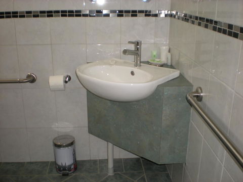 Willow Dene Holiday Apartments - Melbourne Tourism 13