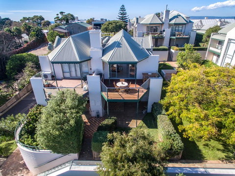 7 & 8 Monte Vista Sorrento - Melbourne Tourism 0