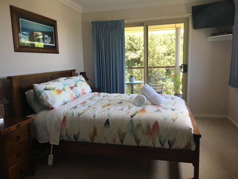 Ocean View Beach House - Melbourne Tourism 9